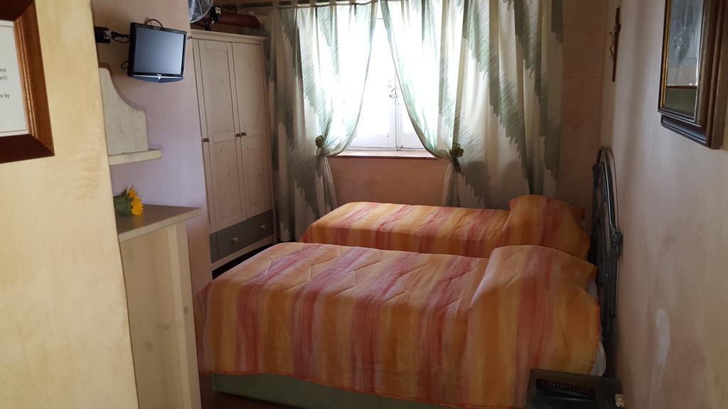 نابولي B&B Carolina Plebiscito R. المظهر الخارجي الصورة