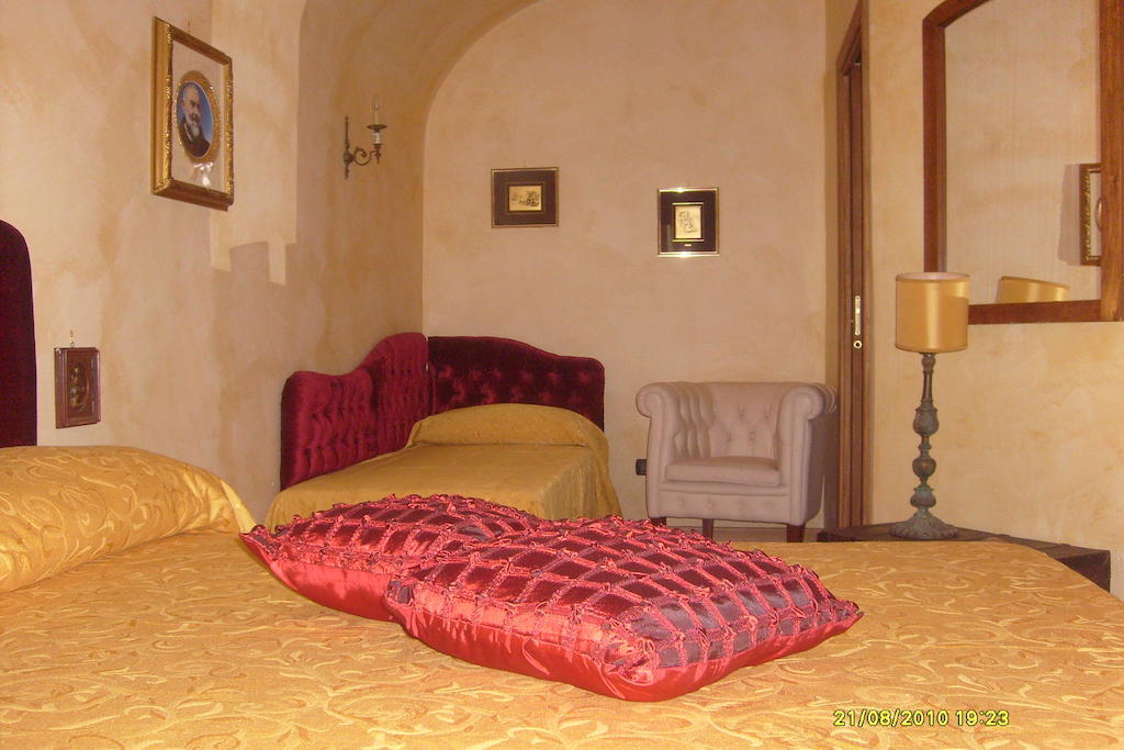 نابولي B&B Carolina Plebiscito R. الغرفة الصورة