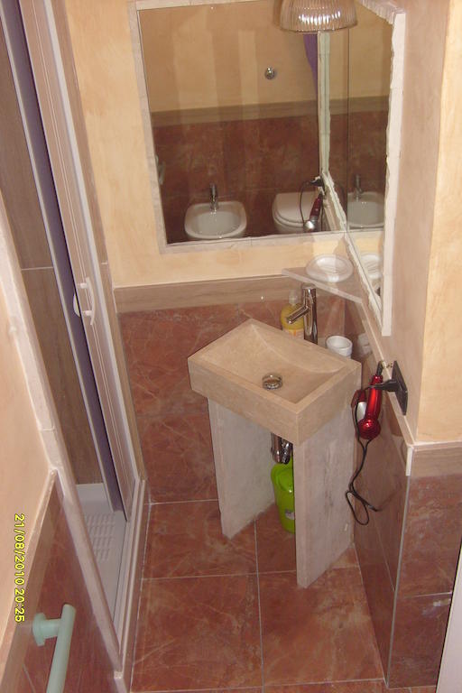 نابولي B&B Carolina Plebiscito R. الغرفة الصورة