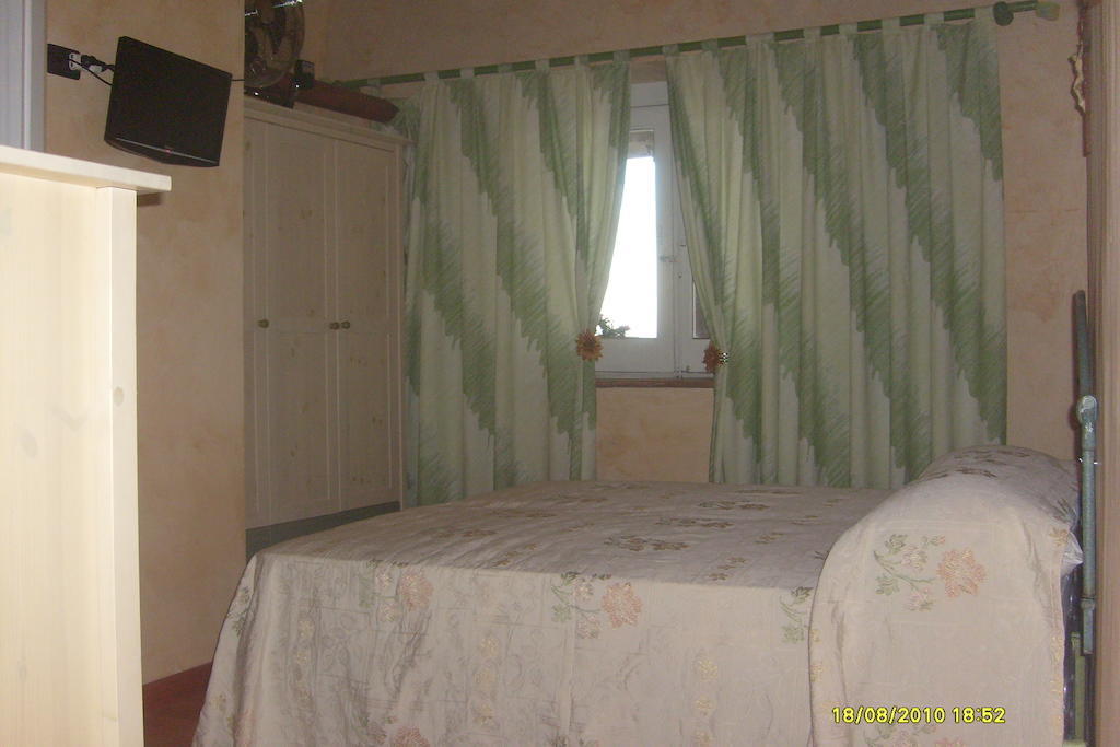 نابولي B&B Carolina Plebiscito R. الغرفة الصورة