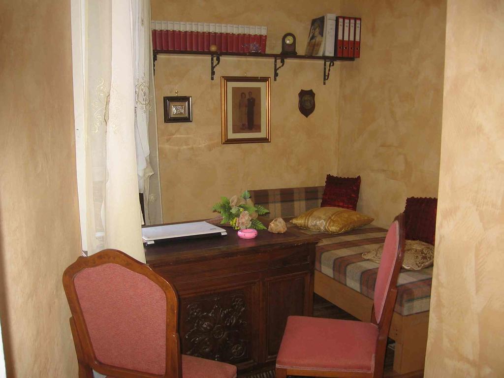 نابولي B&B Carolina Plebiscito R. المظهر الخارجي الصورة