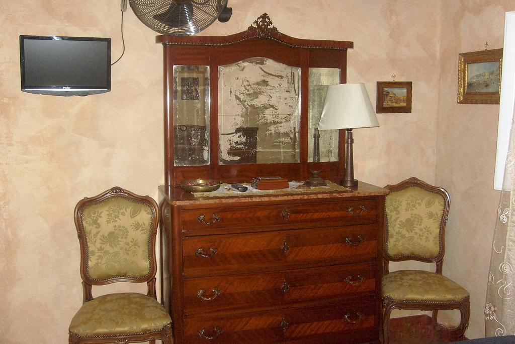 نابولي B&B Carolina Plebiscito R. المظهر الخارجي الصورة