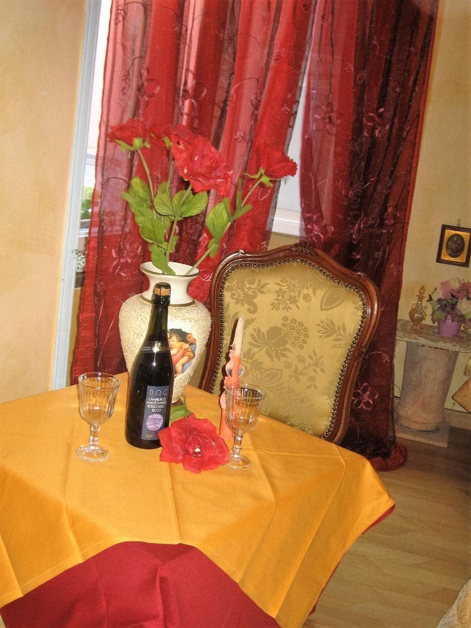 نابولي B&B Carolina Plebiscito R. المظهر الخارجي الصورة